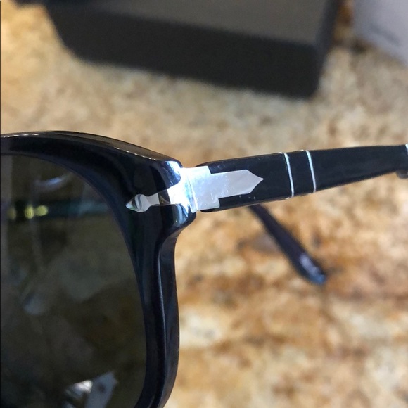 Persol 0714 Gloss Black Sunglasses - Picture 4 of 7